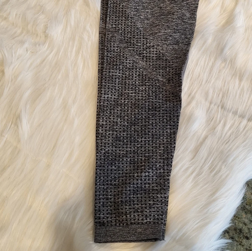 Mono B Gray Compression Leggings - Picture 7 of 8